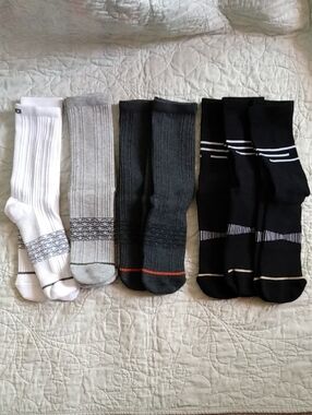 NWOT Pair Of Thieves Cushion Crew Men's Sport Socks